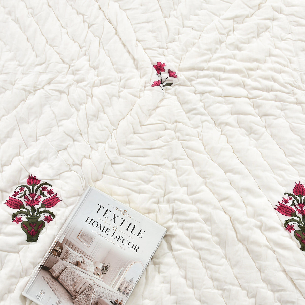 Homeloomers Premium Cotton Rajai with Floral Print & Pink Striped Border | Elegant, Soft & Cozy Winter Quilt