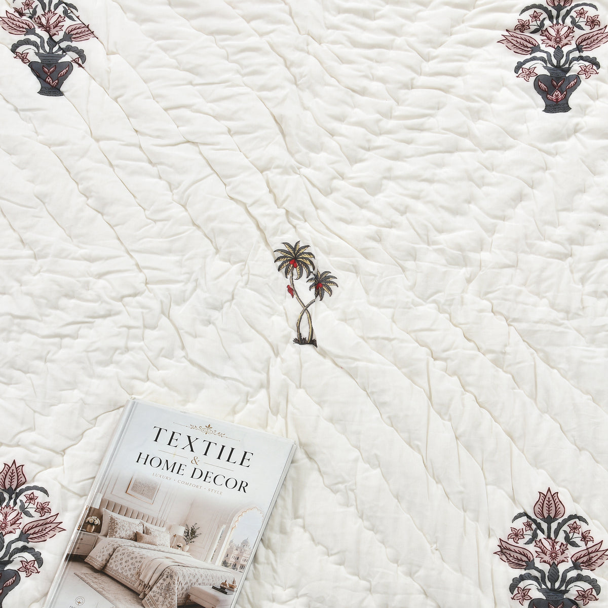 Homeloomers Premium Cotton Rajai with Floral Print & Light Pink Striped Border | Elegant, Soft & Cozy Winter Quilt
