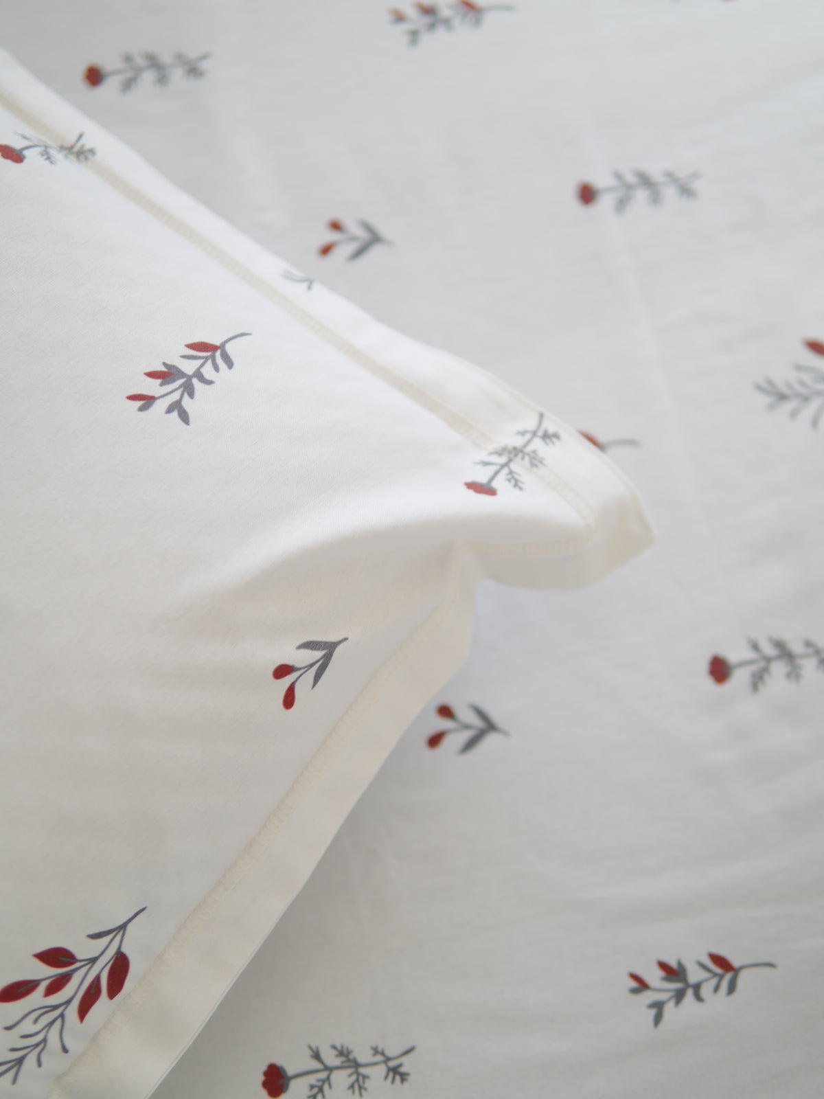 Floral_Pattern_Pillow_Cover_White